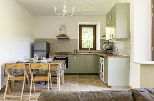 Calmazzo Apartment | GuestHost - Charming independent farmhouse of about 100 sqm, perfect for 4 people, structured on two levels (second floor accessible by stairs).The property is a Rustico dating back to the 19th century, completely renovated, and is located in the heart o