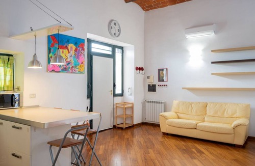 Careggi Rifredi Apartment | GuestHost - Comfortable 55 sqm apartment, located on the ground floor of a renovated period building, for 4 people. The accommodation is located in a residential area, equipped with all the main services and well connected to the historic centre, which c