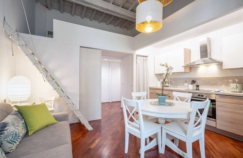 Sant' Ambrogio Apartment | GuestHost - Lovely 56 sqm apartment, for up to 4 people, located on the second floor of an ancient and characteristic building (NO lift). The property is located in the historic center of Florence (Traffic Restricted Area), in the lively Sant'Ambrogio di