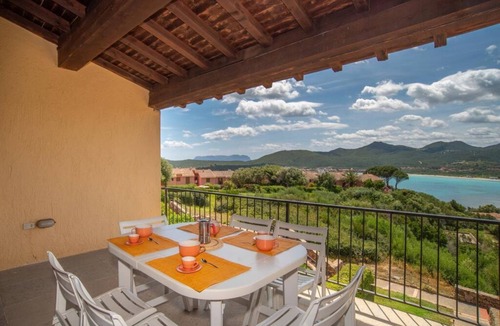 Golfo di Marinella Apartment | GuestHost - Porto Rortondo Roomy Apartment with Terrace!