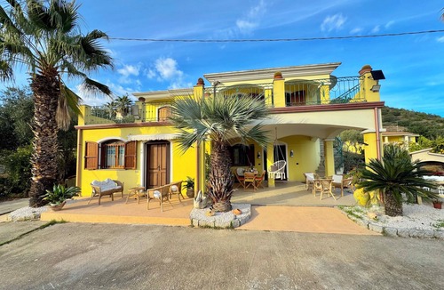 Bari Sardo Apartment | " Happy House With Garden "