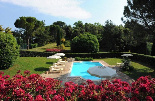 Rupoli House | Historic estate with pool near Fano