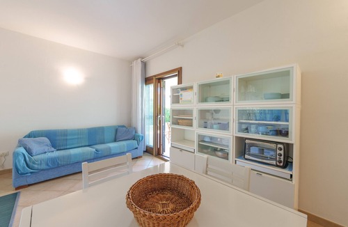 Murta Maria Apartment | Holiday Apartment 'Casa Vacanze Mandorlo' with Shared Pool, Terrace & Garden