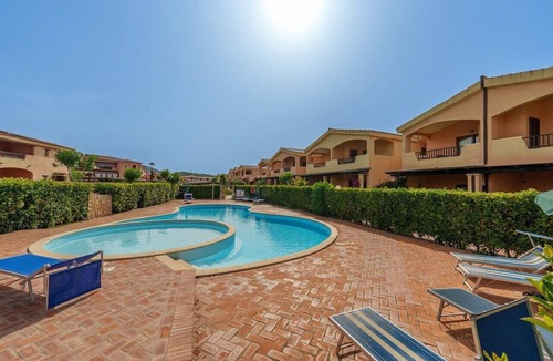 Murta Maria Apartment | Holiday Apartment "Pistacchio" with Shared Pool, Private Terrace & A/C