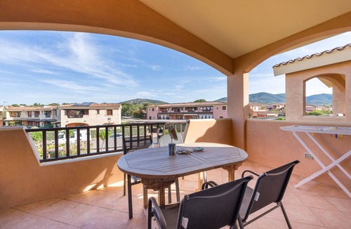 Murta Maria Apartment | Holiday Apartment "Pistacchio" with Shared Pool, Private Terrace & A/C