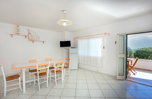 Orosei Apartment | Holiday Apartment ‘Villa Mula 4’ with Sea View, Wi-Fi, Terrace & Shared Pool; Parking Available