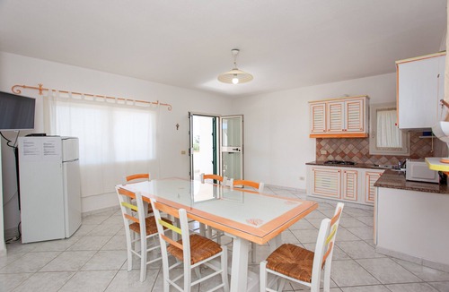 Orosei Apartment | Holiday Apartment ‘Villa Mula 4’ with Sea View, Wi-Fi, Terrace & Shared Pool; Parking Available