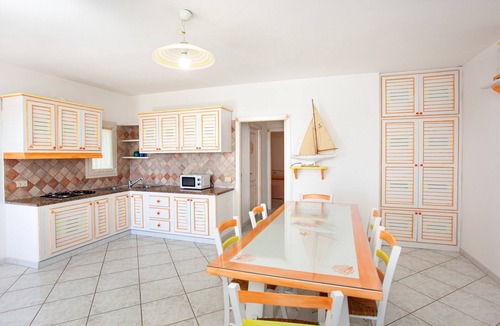 Orosei Apartment | Holiday Apartment ‘Villa Mula 4’ with Sea View, Wi-Fi, Terrace & Shared Pool; Parking Available