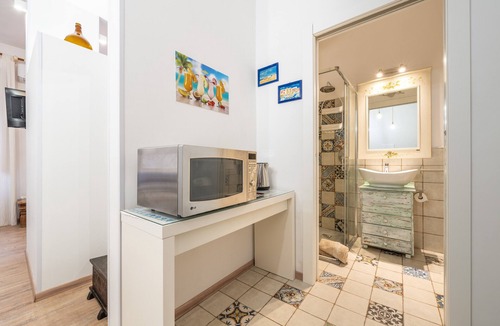 Cagliari House | Holiday Home 'Alla Marina' with Balcony, Wi-Fi and Air Conditioning