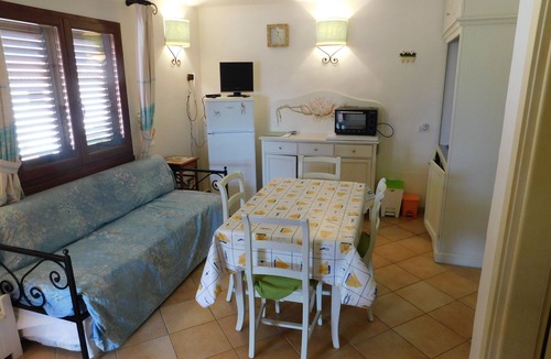 Aglientu House | Holiday Home 'Appartamento Residence Mirice' with Shared Pool, Wi-Fi and Air Conditioning
