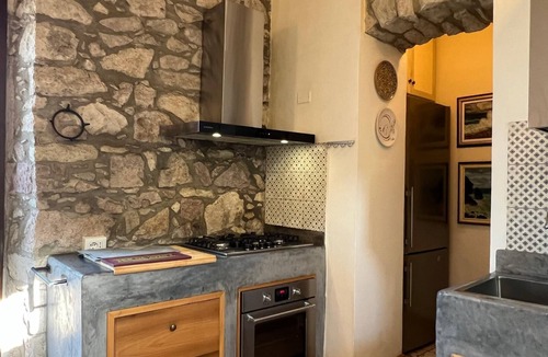 Bosa Historic Centre House | Holiday Home 'Bosa Eye House' with Private Terrace, Wi-Fi and Air Conditioning