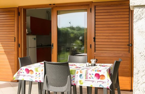 Porto Ottiolu House | Holiday Home 'Caposchiera Residence Marongiu' with Private Garden, Balcony and Air Conditioning