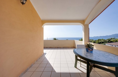 Magomadas House | Holiday Home 'Carezza Di Sole' with Sea View, Private Terrace and Wi-Fi