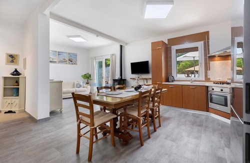 Viddalba House | Holiday Home 'Casa Campitanesu' with Mountain View, Private Garden and Wi-Fi