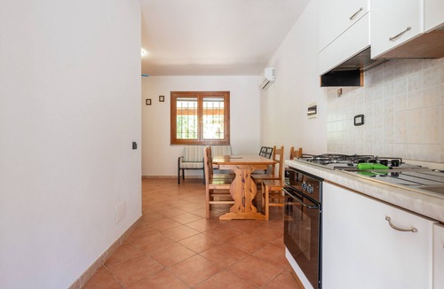 Porto Pino House | Holiday Home 'Casa Giuliana' with Shared Terrace, Private Garden and Air Conditioning