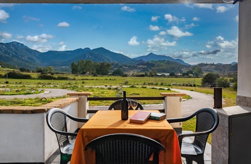 Cardedu House | Holiday Home 'Casa I Ginepri' with Mountain View, Garden and Wi-Fi
