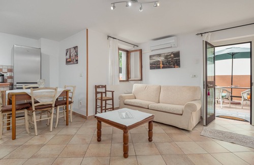 Golfo Aranci House | Holiday Home 'Casa Bice 2' close to the Sea with Garden & Wi-Fi