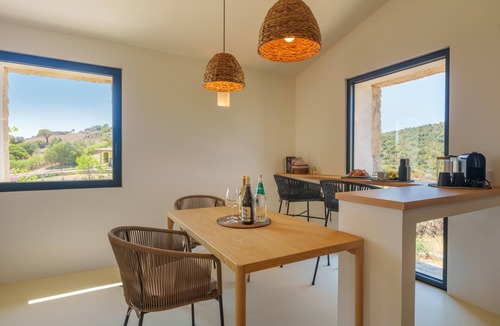 Olbia House | Holiday Home 'Casa La Petite' with Sea View, Wi-Fi and Air Conditioning