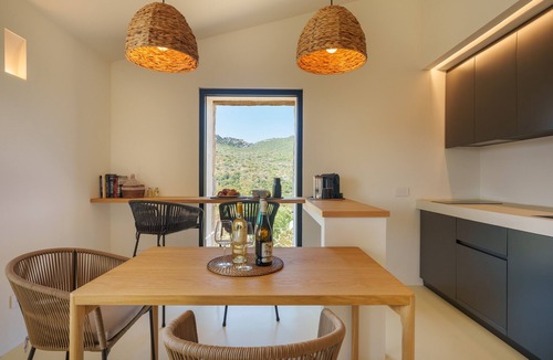 Olbia House | Holiday Home 'Casa La Petite' with Sea View, Wi-Fi and Air Conditioning