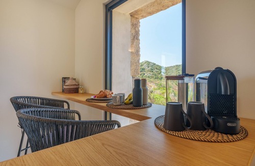 Olbia House | Holiday Home 'Casa La Petite' with Sea View, Wi-Fi and Air Conditioning