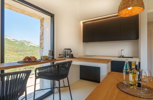Olbia House | Holiday Home 'Casa La Petite' with Sea View, Wi-Fi and Air Conditioning