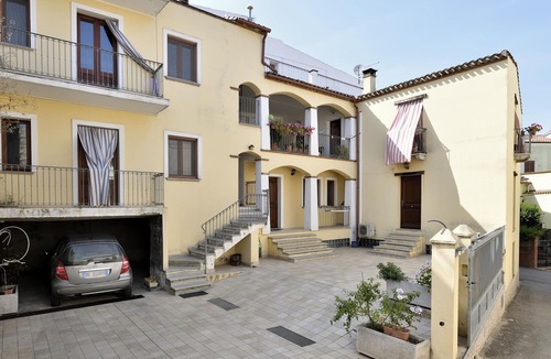 Tertenia House | Holiday Home 'Casa Luisa' close to Historic Centre with Balcony & Wi-Fi