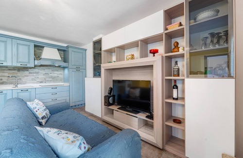 Buggerru House | Holiday Home 'Casa Oleandro' with Mountain View, Wi-Fi and Air Conditioning