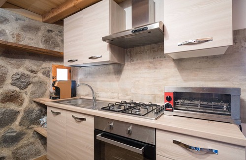 Orosei House | Holiday Home 'Casa Pinnettu' with Private Terrace and Air Conditioning