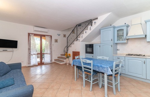 San Teodoro House | Holiday Home 'Casa Vacanza San Teodoro' with Mountain View, Private Terrace and Air Conditioning