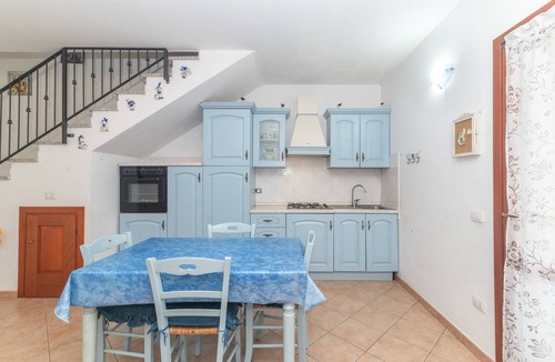 San Teodoro House | Holiday Home 'Casa Vacanza San Teodoro' with Mountain View, Private Terrace and Air Conditioning