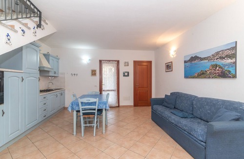 San Teodoro House | Holiday Home 'Casa Vacanza San Teodoro' with Mountain View, Private Terrace and Air Conditioning