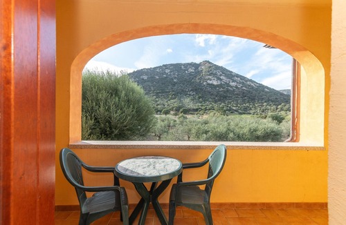 San Teodoro House | Holiday Home 'Casa Vacanza San Teodoro' with Mountain View, Private Terrace and Air Conditioning