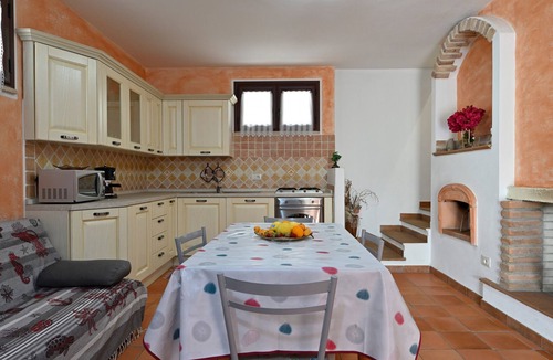 Bari Sardo House | Holiday Home 'Con Aria Condizionata' with Mountain View and Air Conditioning