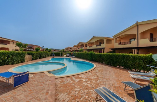 Murta Maria House | Holiday Home 'Dattero' with Mountain View, Pool, Terrace & Air Conditioning