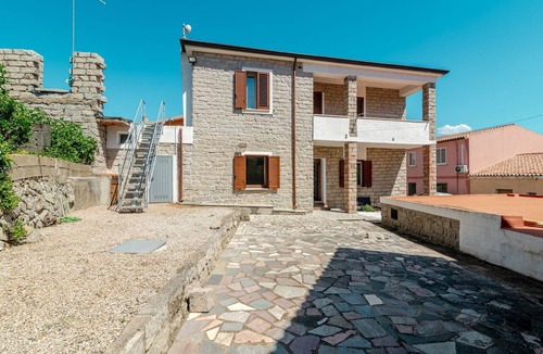 Aggius House | Holiday Home 'De Addis Guest House' with Private Terrace and Wi-Fi