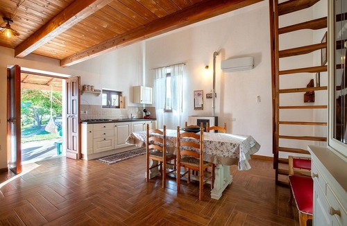 Nulvi House | Holiday Home 'Domo Clelia' with Private Terrace, Garden & Air Conditioning