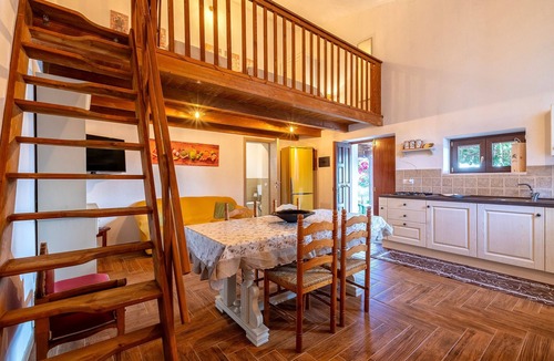 Nulvi House | Holiday Home 'Domo Clelia' with Private Terrace, Garden & Air Conditioning