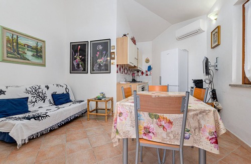 San Teodoro House | Holiday Home 'Domus Dejana' with Mountain View, Private Terrace and Garden