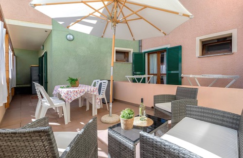 Lu Bagnu House | Holiday Home 'Gaia' with Private Terrace and Balcony