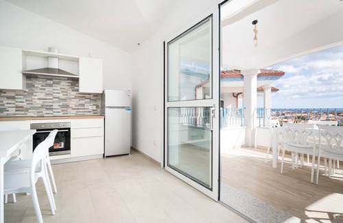 Siniscola House | Holiday Home 'Girasole' with Sea View, Private Terrace & Air Conditioning