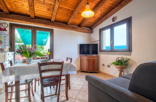 Castelsardo House | Holiday Home 'Hakéyah' with Sea View, Wi-Fi and Air Conditioning