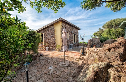 Castelsardo House | Holiday Home 'Hakéyah' with Sea View, Wi-Fi and Air Conditioning