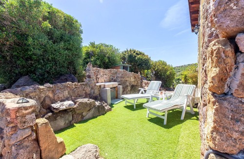 Castelsardo House | Holiday Home 'Hakéyah' with Sea View, Wi-Fi and Air Conditioning