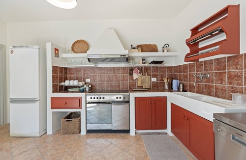 Tresnuraghes House | Holiday Home 'I Tre Nuraghi' with Mountain View, Wi-Fi and Air Conditioning