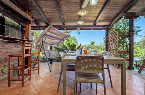 San Teodoro House | Holiday Home 'Il Carrubbo' with Mountain View, Private Terrace and Air Conditioning