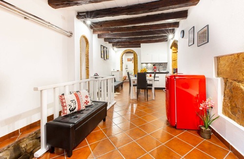 Historic Castle District Apartment | Holiday Home Il Portagioie