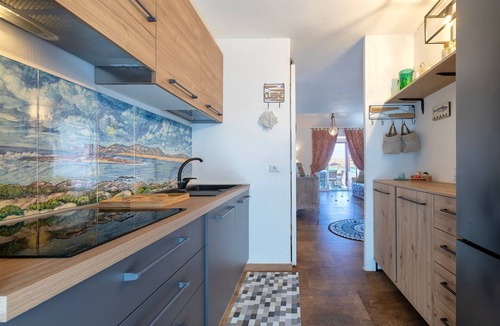 Stintino House | Holiday Home 'Jacuzzi' with Sea View, Wi-Fi and Air Conditioning