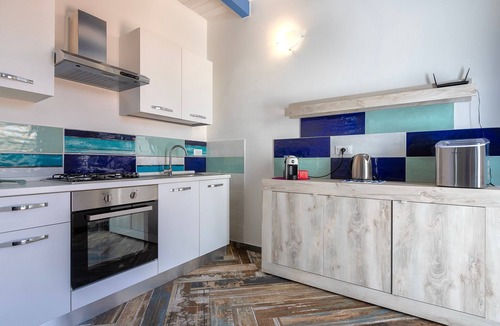 Valledoria House | Holiday Home 'Jolanda-Valledoria' with Sea View, Wi-Fi and Air Conditioning