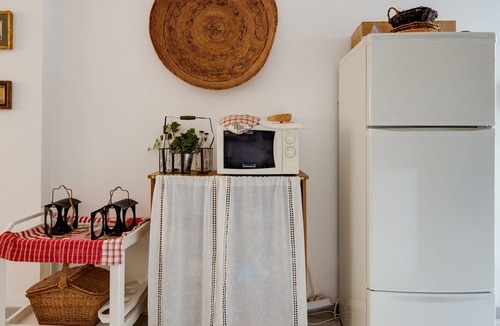 Magomadas House | Holiday Home 'La Stazione di Teresa' with Garden & Wi-Fi