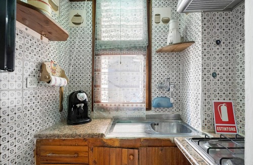 Lacco Ameno House | Holiday Home 'Lamia Resi' with Private Garden and Air Conditioning